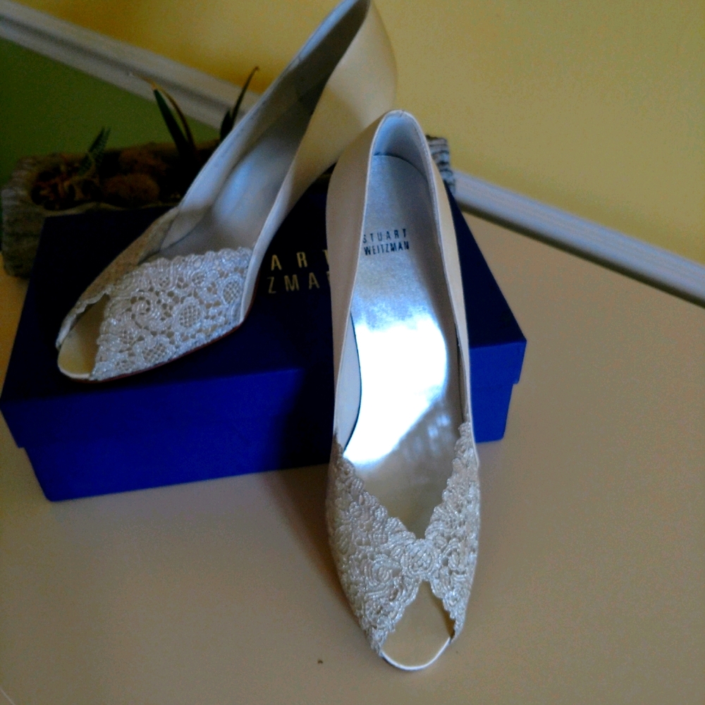 Stuart Weitzman pumps,NEW never worn
